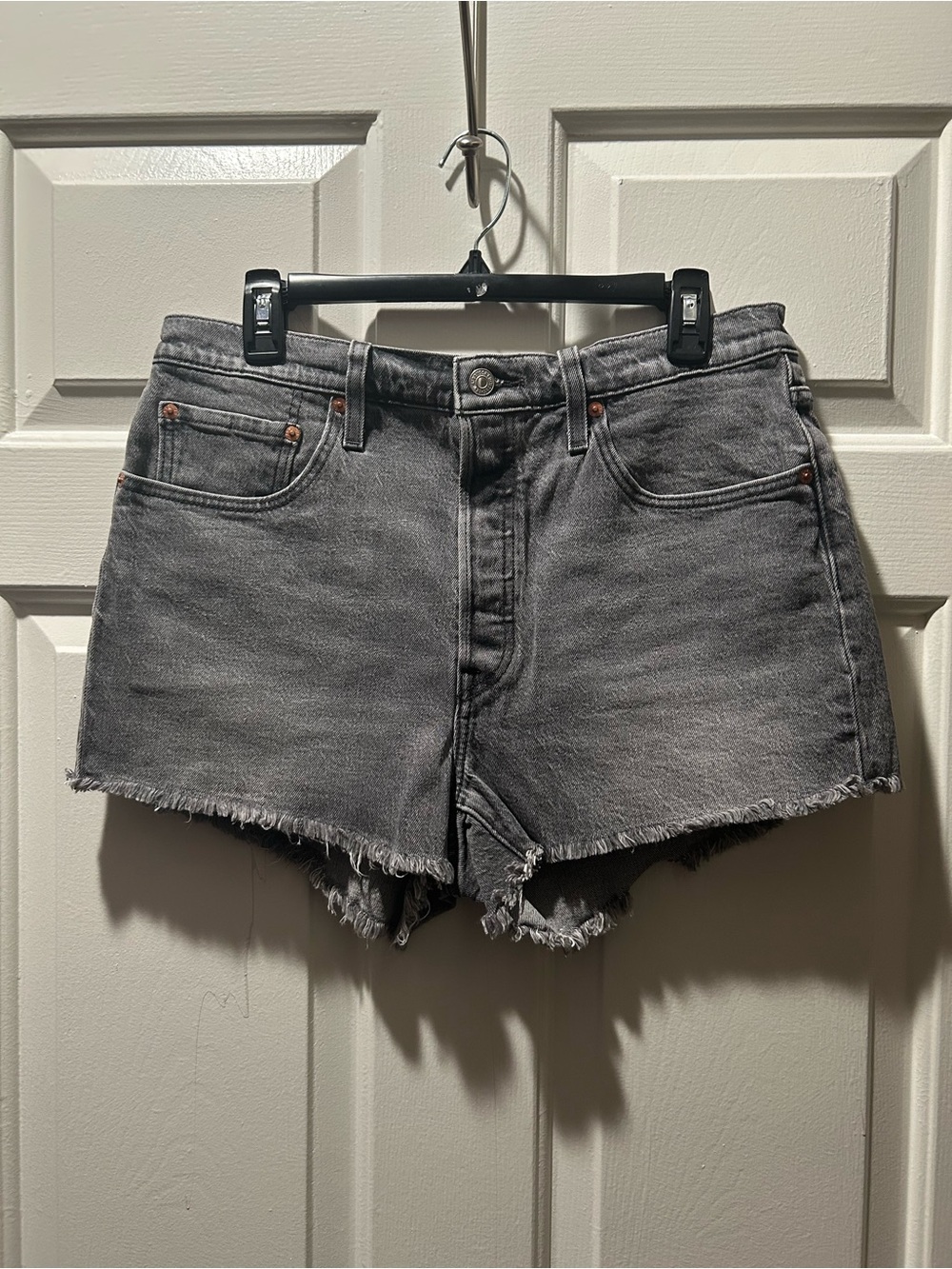 Levi's Women’s 501 Gray Frayed Hem Button Fly High Rise Denim Shorts Size 31